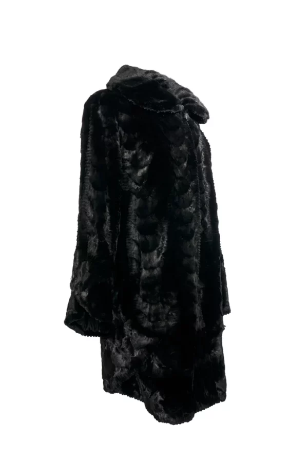 Black section mink stroller with a groove pattern