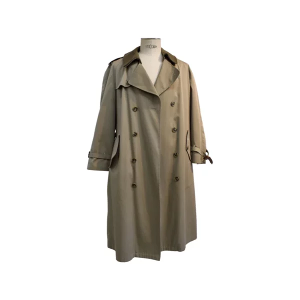 Brown trench coat with eight buttons